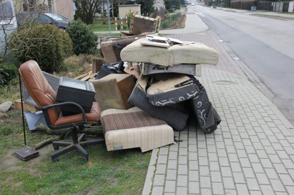 Pops waste disposal of household and office furniture.